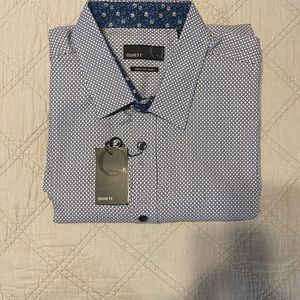 Long Sleeve Button Down. Quieti: Blue & White, XL.